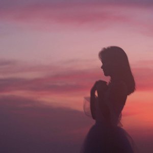 14岁女孩光溜溜身子
